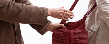 KÃ©ptalÃ¡lat a kÃ¶vetkezÅre: âlopÃ©s pÃ©nztÃ¡rca nÅi tÃ¡ska httpsâ